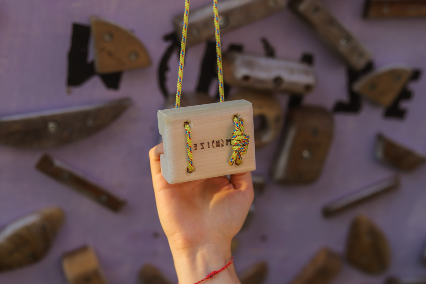 WHISE Bender – travetto in legno ricavato da legno di recupero o certificato